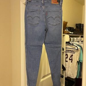 Levi’s high-rise skinny jeans size 27